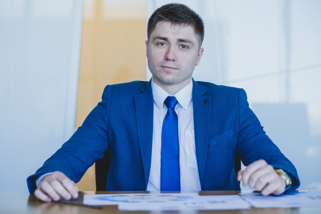 ceo-blue-suit.jpg костюм